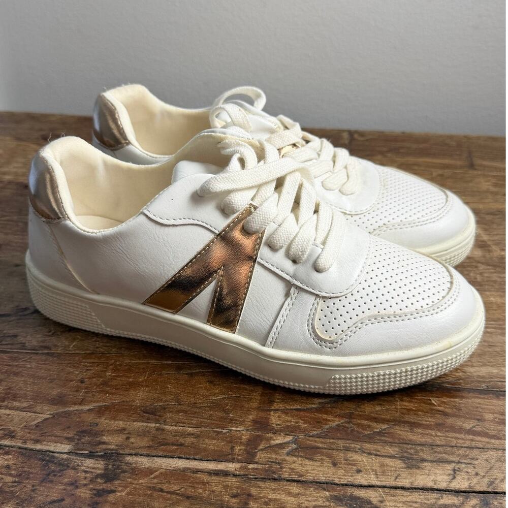 Mia‎ Girl's Courtnee sneakers size 3
